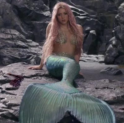 Cuánto vale la cola de sirena que usó Shakira en video de 'Copa vacía'.