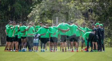 Elenco de Atlético Nacional en entrenamiento, mientras buscan nuevo DT. Descartaron a Reinaldo Rueda y Leonel Álvarez como reemplazos de Paulo Autuori
