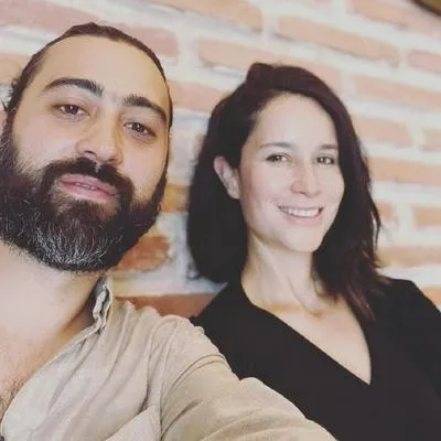  Variel Sánchez y su esposa, Estefanía Godoy, en nota sobre cuántos años tienen