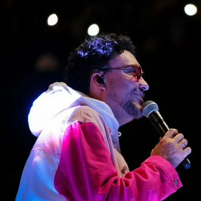 Foto de Andrés Cepeda y presentación con Poligamia en 'El show de las estrellas'