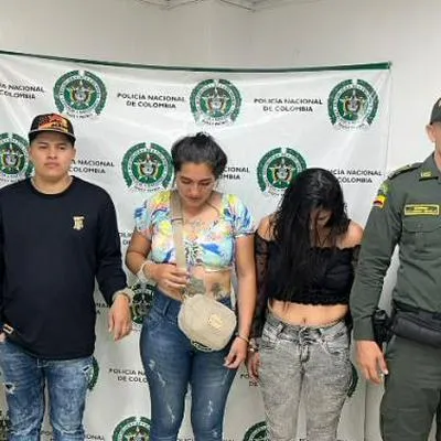 En Ibagué detienen a dos mujeres y un hombre acusados de robar camioneta y ser parte de una banda delincuencial.