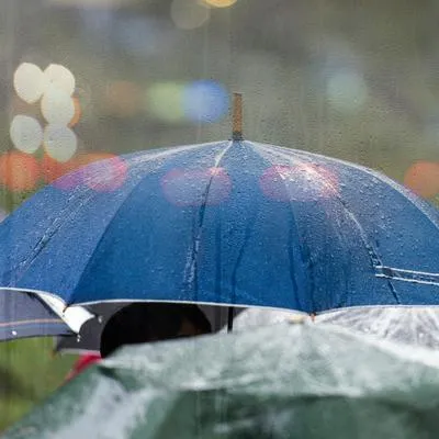 La onda tropical 11 afectará con lluvias y descargas electricas