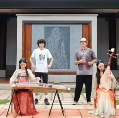 Así suena el vallenato 'La tierra del olvido' con instrumentos chinos
