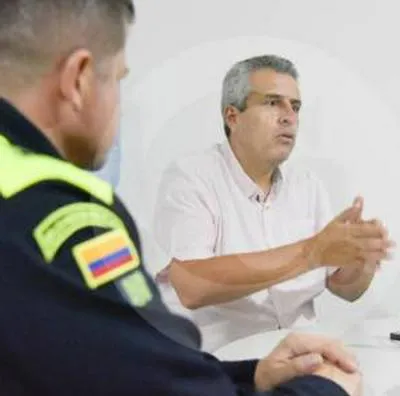 Ministro del Interior se reunió en Chocó y le avisó a las bandas criminales que lo único que le puede ofrecer es el sometimiento a la justicia.