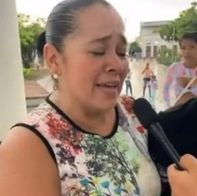 Madre que festejó 15 años a su hija en la plaza por falta de plata: "Perdóname lo poco"