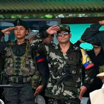 La primera etapa de los diálogos entre el Gobierno y las disidencias de 'Iván Mordisco' serán en Colombia, según lo anunció la Iglesia. 