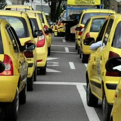 El Gobierno, además de planear subir la tarifa de taxis en Colombia, también sorprendería al gremio con subsidio y otras iniciativas.