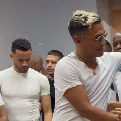 Teófilo Gutiérrez lució extraño pantalón en despedida de portero Sebastián Viera