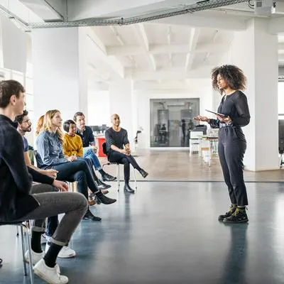 8 charlas en las que puede aprender técnicas y trucos para aplicar y mejorar las habilidades de comunicación. Además, cómo evitar errores.