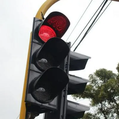 Conozca el valor de la multa de tránsito por pasarse un semáforo en rojo en Bogotá. Además, estos son los medios y formas de pago.