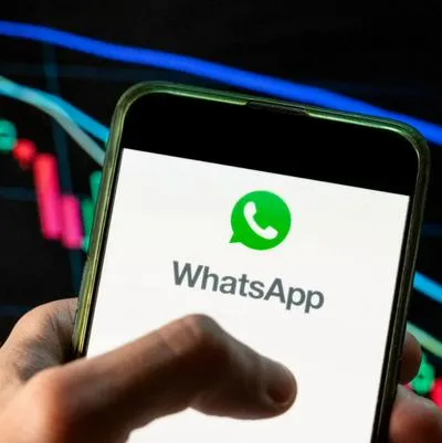 Foto de celular a propósito de WhatsApp Web y cómo abrir sesión sin usar el código QR, funciones nuevas