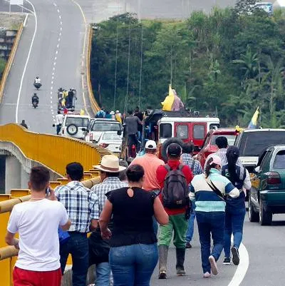 Varios campesinos en Tolima se sienten excluidos y amenazan con tomarse las vías si no resultan beneficiados en pago de peaje que les prometieron.