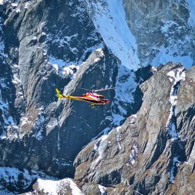 Monte Everest. En relación con los 5 turistas mexicanos que fallecieron en accidente.