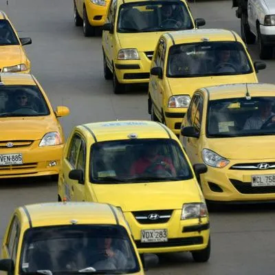 Desde el Ministerio de Transporte criticaron a los taxistas en Colombia por utilizar aplicaciones como Uber, Didi y Cabify pero pedir su prohibición.