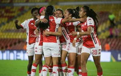Jugadoras de Independiente Santa. En relación con su reciente fichaje