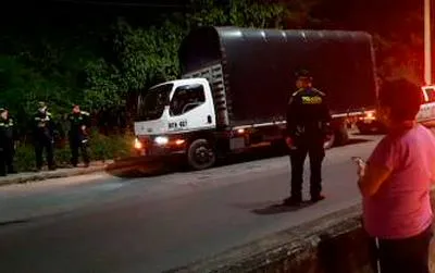 Conductor de camión con carga de plátano fue atacado con arma de fuego