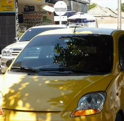 Taxistas de varias ciudades de Colombia estarían dividos por el aumento de tarifas por el precio de la gasolina.