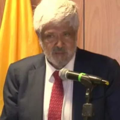 Mincomercio habla de "exportaciones de paramilitares" y protagoniza nueva salida en falso