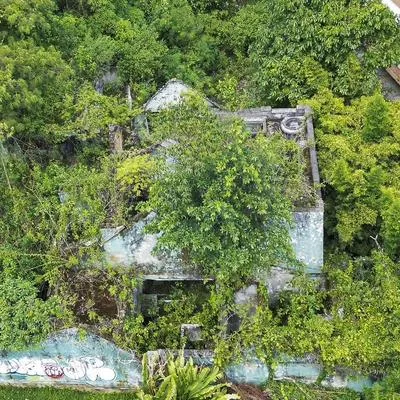 Vea en imágenes cómo está la mansión del exfutbolista René Higuita en Medellín, que vale $ 1.500 millones y está que se cae.