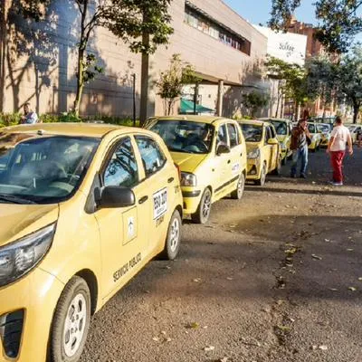 Taxistas revelaron cuánto pierden al mes por aumento a la gasolina y rechazan idea de subir tarifas. Piden al Gobierno que cambio se en el combustible.