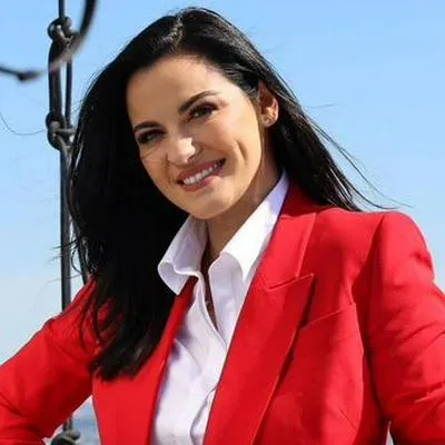Maite Perroni, vocalista de RBD, junto a su esposo, el actor Andrés Tovar, revelaron por primera vez a sus seguidores el rostro de su hija Lía.
