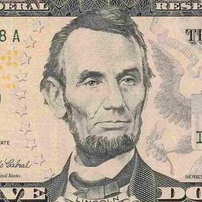 Por qué el dólar hoy en Colombia está bajando, peso colombiano tiene que ver