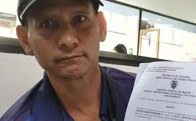 Juan Carlos Arias Morales. Hombre que pide que EPS lo atienda y le de silla de ruedas.