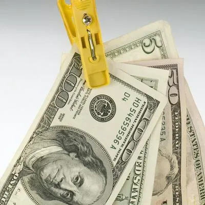 Dólar hoy cayó en Colombia y abrió el cierre de semana con precio que no se veía hace más de un año. La moneda registró 4.084 pesos. 