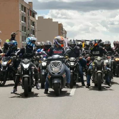 Motociclistas protesta en Bogotá hoy por aumento en el precio de la gasolina.