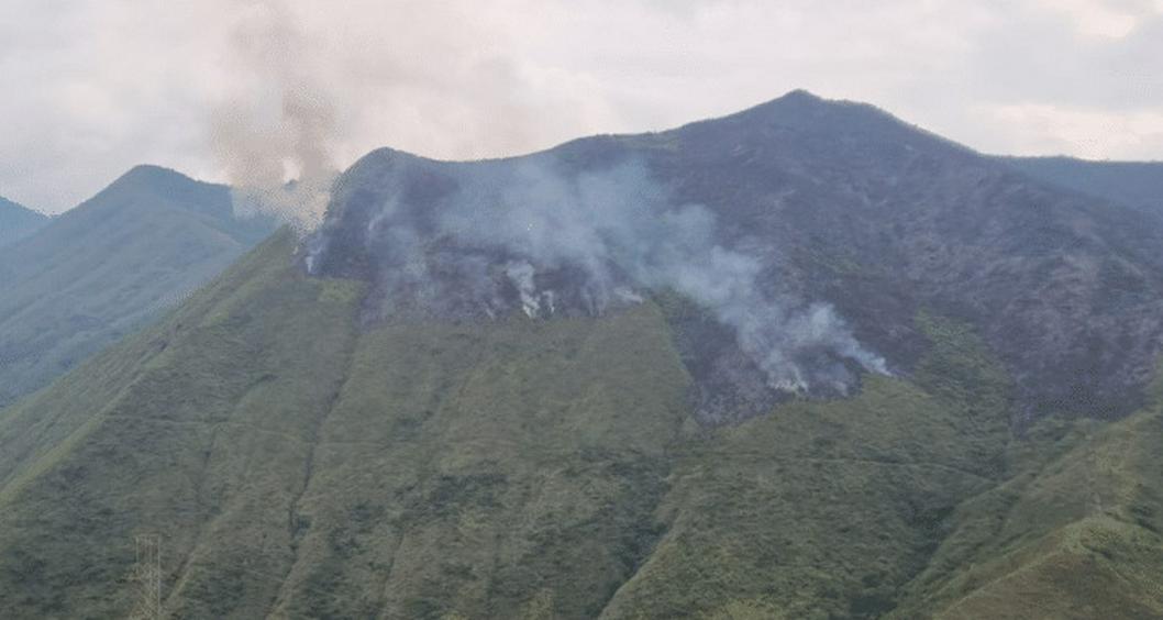 Cali hoy incendio en cerro La Castilla ya ha consumido 200 hectáreas