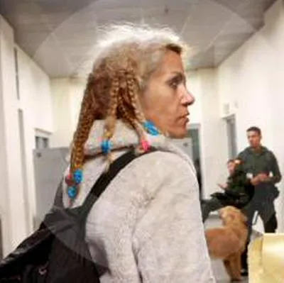 Expulsaron de Colombia a la ciudadana noruega que se hizo viral por agredir a funcionarios de Migración en el aeropuerto El Dorado.