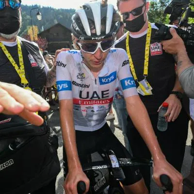 Tadej Pogacar culpó a motos del Tour de Francia de frustrar ataque a Jonas Vingegaard.