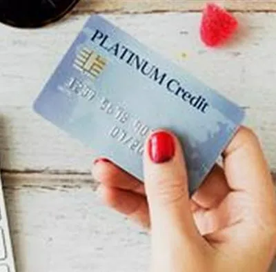 Banco BBVA, que pide a clientes adquirir una de sus tarjetas para desbloqueo de clave