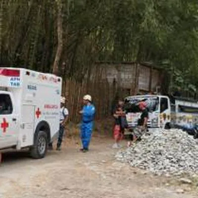 Joven cayó desde 4 metros de altura y solo tuvo lesiones menores en Calarcá, Quindío.