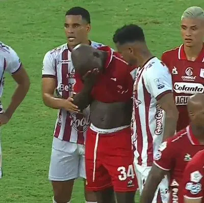 Maicol Valencia, de América de Cali, salió llorando desconsolado por ser expulsado en la Liga BetPlay.