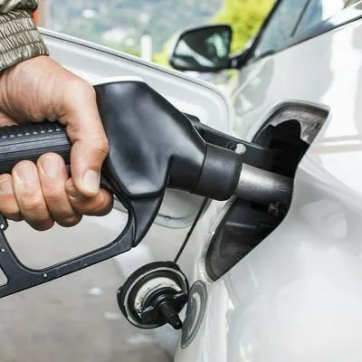 Precio de gasolina en Colombia sube más y minhacienda busca acabarla