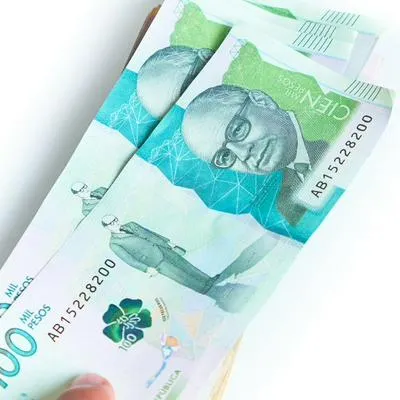 Alertan por billetes falsos de 100.000 pesos que circulan en Colombia