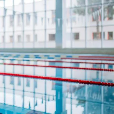 Exigen pasaporte para entrar a piscinas en Berlín tras múltiples peleas. Con esta medida esperan eliminar casos de violencia. 