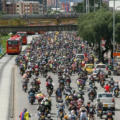 A los dueños de motos en Bogotá los harán parte de un plan de las autoridades para combatir el crimen y la inseguridad en la ciudad. 