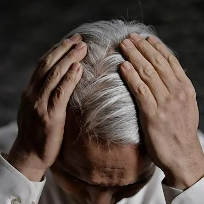 Para obtener un cabello más oscuro se necesita una mascarilla de aceite de oliva y romero