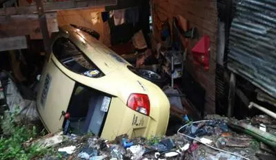 Familia humilde en Ibagué que ha vivido varias desgracias, ahora su casa está a punto de caerles encima