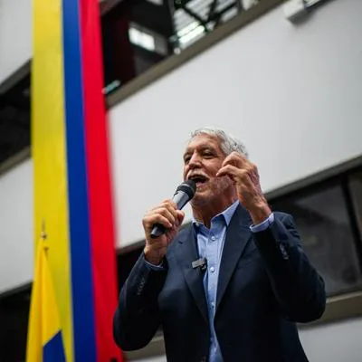Enrique Peñalosa, exalcalde de Bogotá, vuelve a sonar para lanzarse al cargo, pese a que había dicho que no