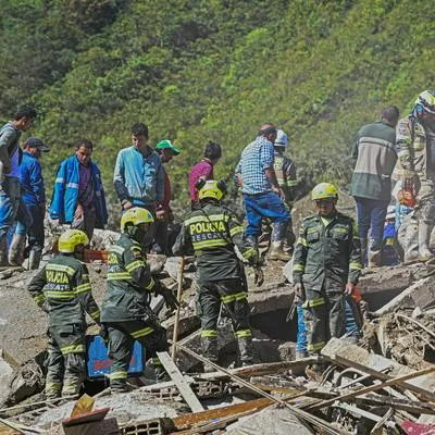 Rescatistas en el sitio de la avalancha en Quetame, Cundinamarca, este 18 de julio.