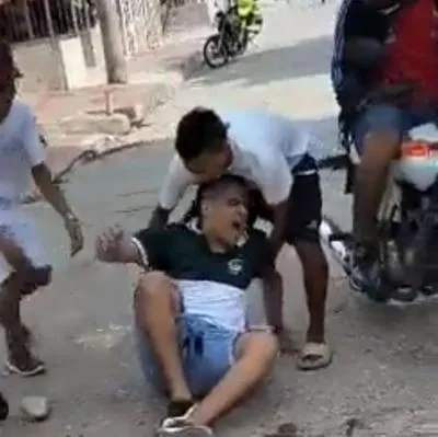 Barranquilla: hombre intentó agredir a policías y fue reducido a disparos