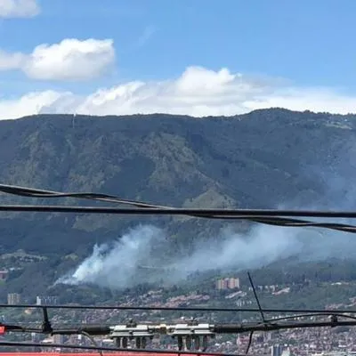 Bosques del oriente de Medellín se están viendo afectados por incendio en horas del medio día, las llamas ya han sido controladas en un 70%.