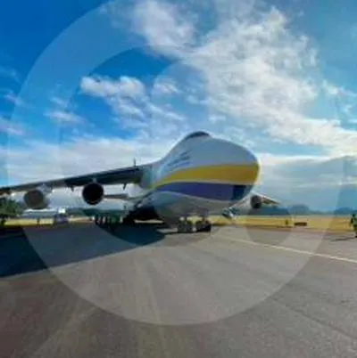 El avión Antonov-124 aterrizó en el aeropuerto José María Córdova de Rionegro para traer componentes de Hidroituango y fue grabado por asistentes al evento encantados por su grandeza