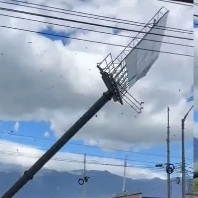 Fotos de video de valla en Armenia, Quindío, que se cayó y aplastó carro en plena calle