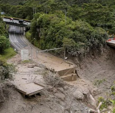 Bomberos de Cundinamarca harán sobrevuelos por la zona afectada de Quetame para definir si evacuarán caseríos cercanos por posible creciente de río Negro.