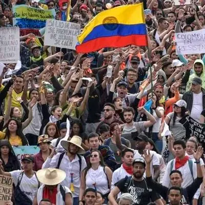 Sindicatos de trabajadores convocaron a marchas en apoyo a las reformas del gobierno de Gustavo Petro, este 20 de julio después del desfile en las plazas principales del país.