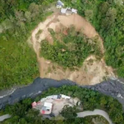 Nuevo deslizamiento en Quetame, Cundinamarca, lo que obligó a suspender labores de búsqueda en el municipio. 